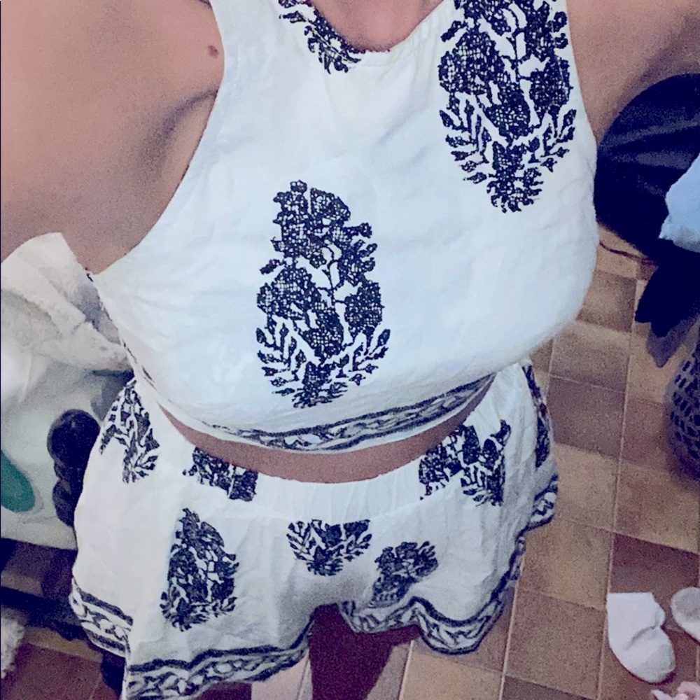Two piece short set - Picture 3 of 4